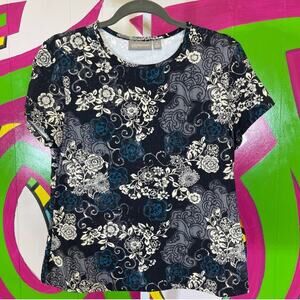 Croft & Barrow, Blue Stretch Floral Shirt. Size Medium. In excellent condition!